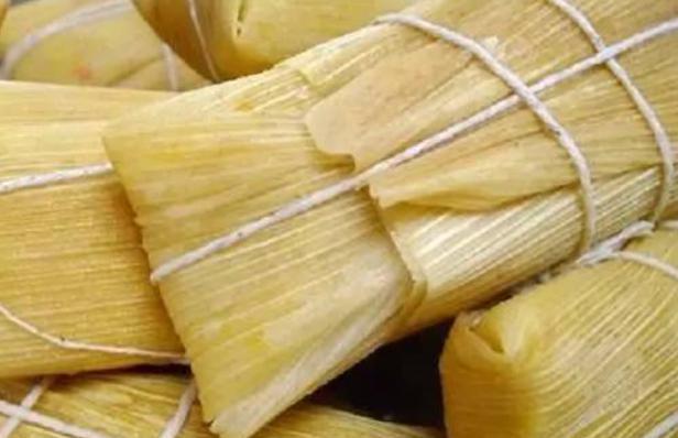 Tamal en Hoja · Dough wrapped around a filling and steamed in a corn husk or banana leaf.