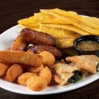 El Vegetariano Llego · The vegetarian arrived. Our vegetarian sampler is a combination of corn fritter, fried cassa...
