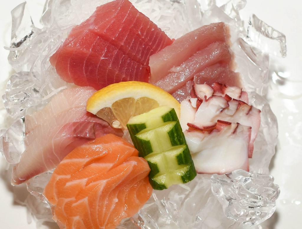 Wedashii 15 · 15 pieces of sashimi. Chef's selection of freshest arrivals.