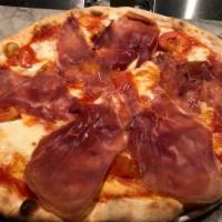 Di Fabio Pizza · Tomato, mozzarella, prosciutto di Parma and diced tomatoes.