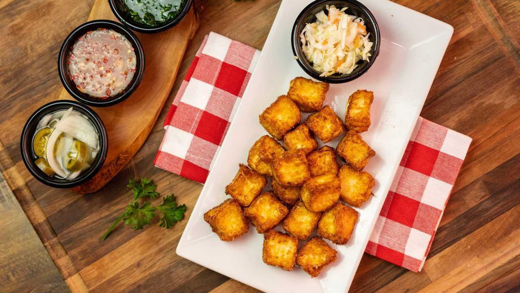 Fried Cheese · Queso frito.