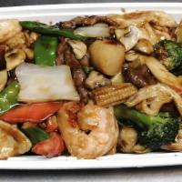 Happy Family · Jumbo shrimp, pork, lobster, chicken, beef and crab meat with mixed vegetables.