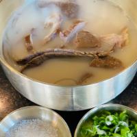 Sulungtang · braised beef bone broth soup.