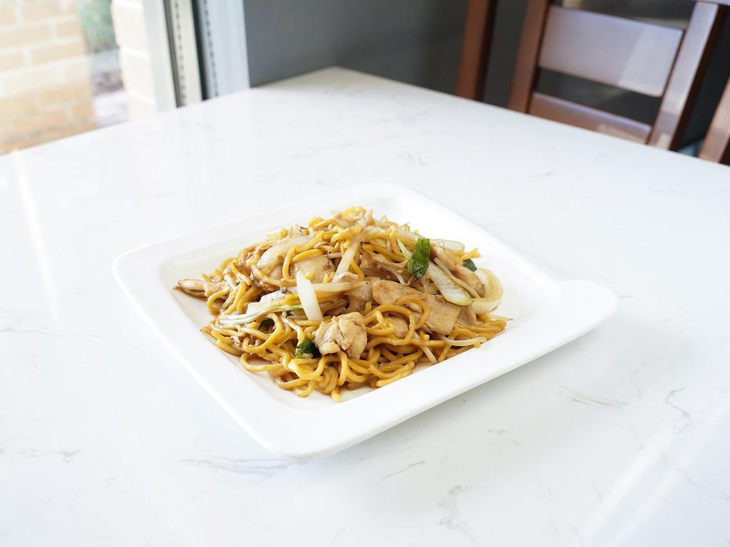 Chicken Lo Mein · Served with bean sprout, scallion, onion and egg noodle.
