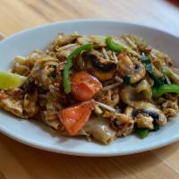93. Drunken Noodle · Wide size rice noodles, egg, chili, bell pepper, bean sprout, mushrooms and basil. Spicy.