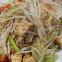 62. Tao Huw Pad Tua Ngorg · Stir-fried bean sprouts, fried tofu, mushrooms, spring onions, red peppers and green peppers...