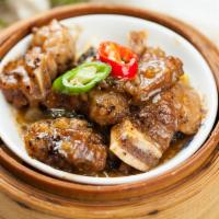 Black Pepper Short Ribs - 黑椒牛仔骨 · Short ribs braised in a Cantonese black pepper sauce