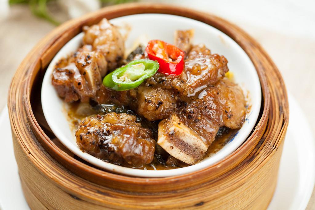 Black Pepper Short Ribs - 黑椒牛仔骨 · Short ribs braised in a Cantonese black pepper sauce