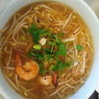 94. Spicy and Sour Noodles Soup · Tom yum noodles. Rice noodles with chicken, bean sprouts, cilantro and green onion.