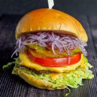 Cheeseburger · 7oz 3 Beef Blend Patty, Lettuce, Tomato, Red
Onion, Pickles, American Cheese