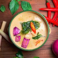 Green curry (Gluten-free) · (Can not make it no spicy) Bamboo shoot, eggplant, long hot, basil, green curry paste, cocon...