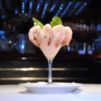Coctel de Camarones · Shrimp cocktail. Si la foto no es suficiente para describir esta delicia and es hora de pone...