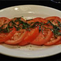 Ensalada de Tomate · Tomatoe salad. Simplemente tomate con el toque del chef oregano.
