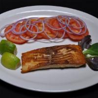 Salmon a la Parrilla · Grilled salmon. Este pez es el fiel representante de la carne ms delicada del mar. Cocido a ...