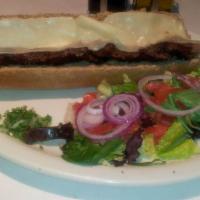 Sandwiche de Carne con Queso · Stake and cheese sandwich. Nuestros sandwiches son elaborados en el momento. Frescos and con...