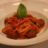 SPAGHETTI CON POLPETTE DI CARNE · Spaghetti And Meatballs In Tomato Sauce