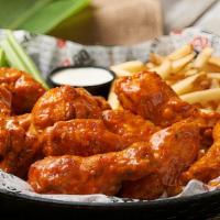 Combo chicken wing  · Cooked wing of a chicken coated in sauce or seasoning.