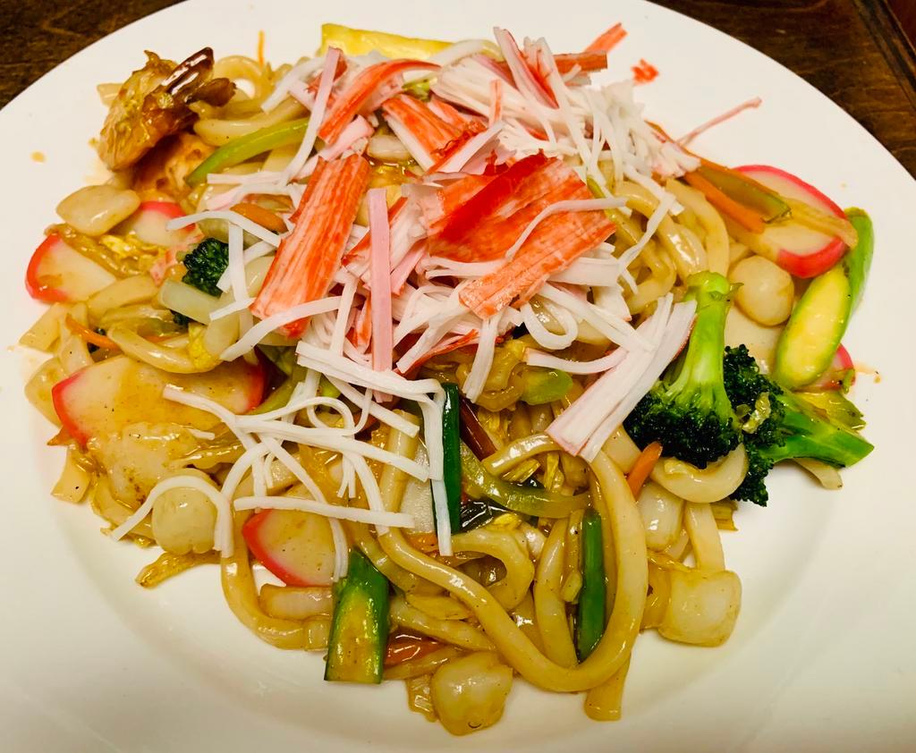 Seafood Yaki Udon · Japanese stir fried noodle. Includes soup or salad