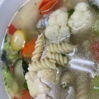 Sopa de Pollo con Vegetales · Chicken and vegetables soup. 