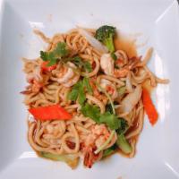 3W. Lomein-mi xao mem · Choice of chicken, beef, shrimp or combo and noodles stir-fried in a wok with onion, carrot,...