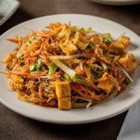  Pad Woon Sen · Stir-fried glass noodles with onion, carrot, bean sprout, egg and green peas with your choic...