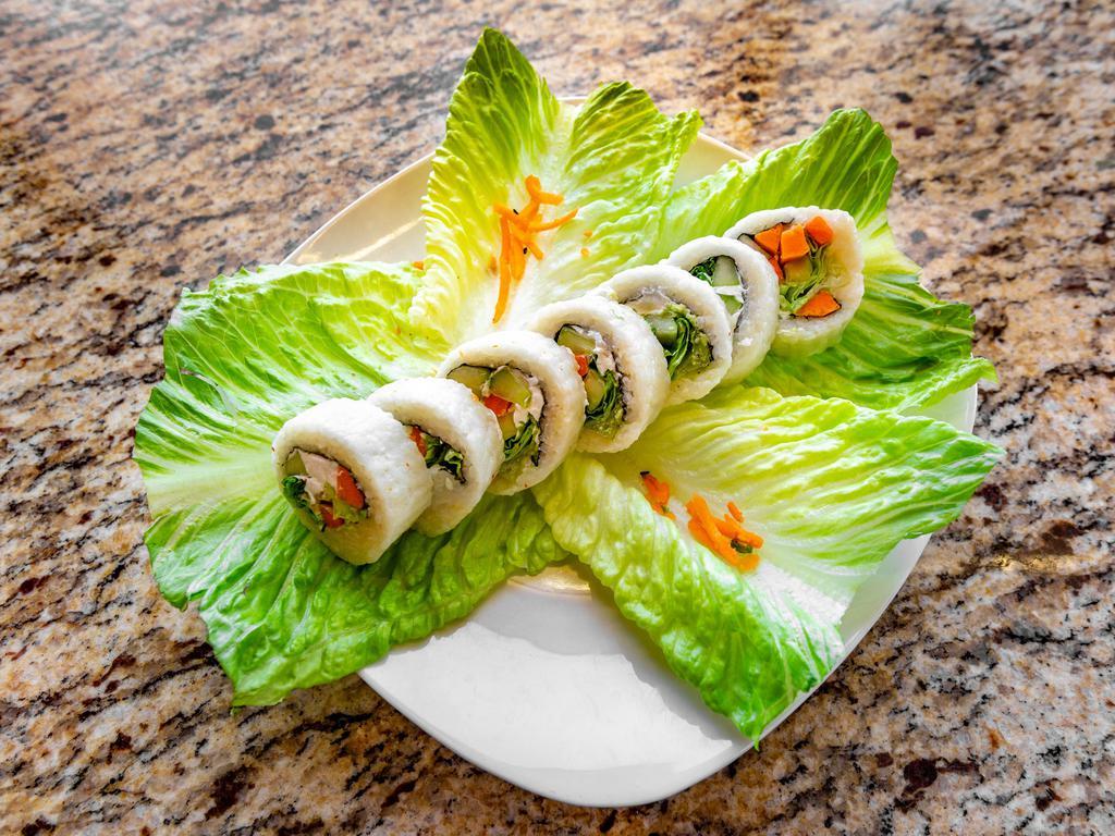 Vegetable Roll · Relleno de zanahoria, lechuga y base. Stuffed with carrot, lettuce and base.