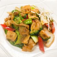Vegetable Drunken Noodle  · Spicy. Sauteed flat rice noodle with tofu, mixed vegetables, onion, red bell pepper, mushroo...