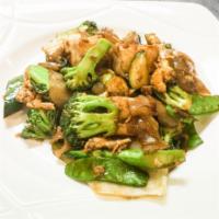 Vegetable Pad Se Ew Noodle  · Sauteed flat rice noodle with tofu, egg and mixed vegetables in sweet brown sauce (gluten fr...