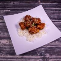 H3. Sesame Chicken · Tender crispy chicken sauteed in the chef's special sauce
with sesame.