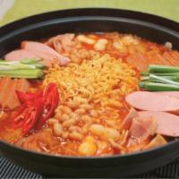 4_9. Spicy Mixed Sausage and Vegetable Stew · Spicy Mixed Sausage & Vegetable Stew
부대찌개
香辣香肠和蔬菜炖