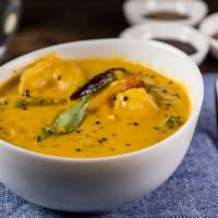 Nawabi Jhinga · Succulent pieces of shrimp cooked in tangy cream sauce with curry leaves and fresh masala.