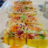 Star Special Raw Roll · Tuna, snow krab, and avocado wrapped in soy paper served with spicy mayo, shrimp sauce, and ...