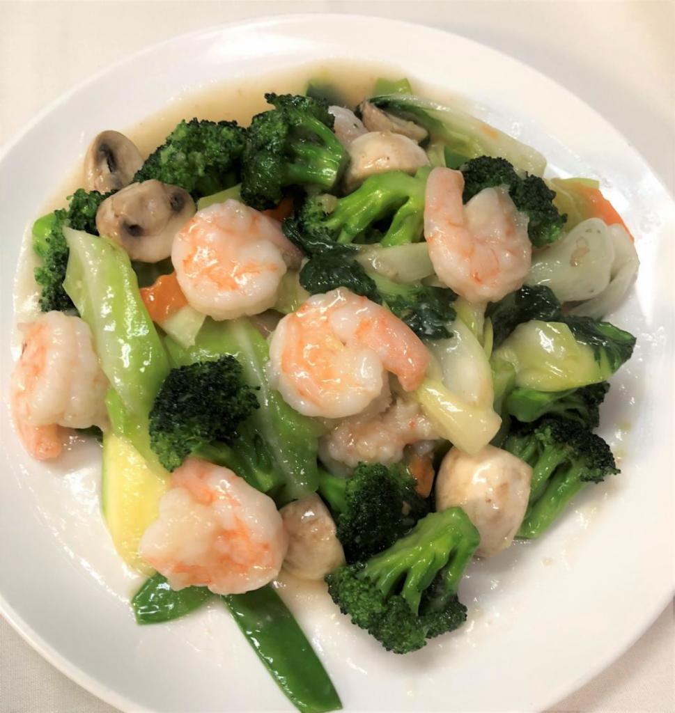 SF4. Prawn with Assorted Vegetables · Prawn with cabbage, mushroom, snow peas, wafer chestnut, carrot, broccoli in garlic sauce.