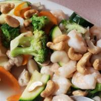 Shrimp With Cashew Nuts · Shrimp sauteed with crispy cashew nuts, broccoli and water chestnuts in a light sauce 
