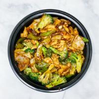 17. Szechuan · Mushrooms, green peppers, onions, celery, and broccoli in our spicy sauce.