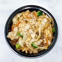 45. Pad Se Ewe · Stir-fried wide rice noodles with egg, broccoli, carrots, celery, onions, and green peppers.