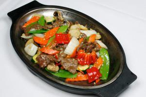 Black Pepper Beef on Sizzling Platter · Beef sauteed with water chestnuts, mushrooms, bell pepper on an iron platter.