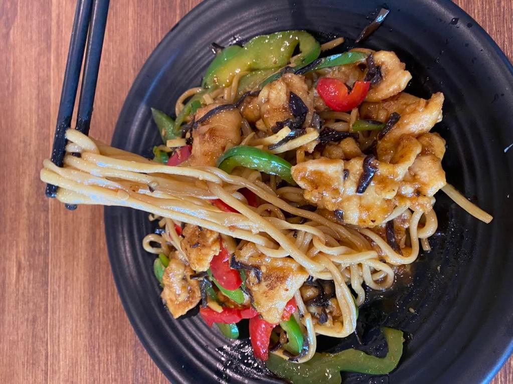 C5. Chicken with Garlic Sauce Stir-Fried Noodle · Chicken, peppers, fungus, and bamboo shoots. Spicy.
