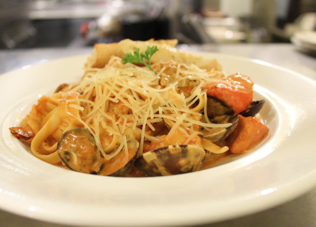  Rose Seafood Fettuccine · Fettuccine tossed with clams, prawns, salmon & garlic in a rose sauce topped with Parmesan cheese.