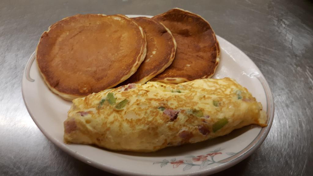 Western Omelet · Ham, onion, green pepper and cheddar cheese.