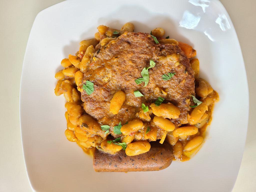 Cassoulet Toulousain · Slow cooked casserole with white beans, vegan sausage (pea protein, peppers, garlic, onions), Seitan duck, onions, carrots and tomatoes. 100% vegan.