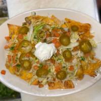Chilli & Cheese Nachos · Served with sliced jalapeno, pico de gallo, sour cream, and shredded lettuce.
