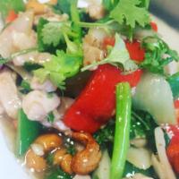 CASHEW · PAD MET MAMUANG:  Mama Olay’s house sauce, cashews, bell peppers, onions, and cilantro.