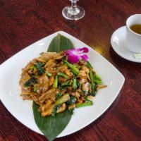 60. Pad See Eue · Stir fried broad rice noodles with eggs, Chinese broccoli and soy sauce.