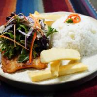Pescado Frito · Fried fish fillet served with yucca, onion, tomato, lime sauce and white rice