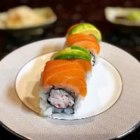 Oregon Roll · Raw fish.
Crab salad and cucumber
Topped with salmon and avocado

