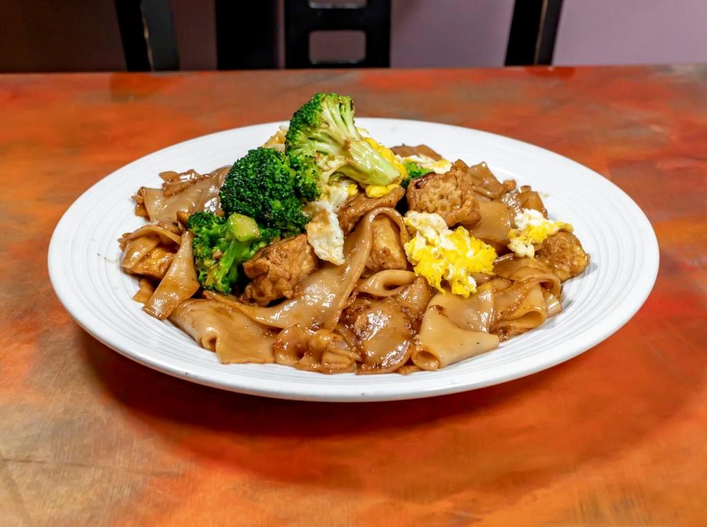 Gway Tiew (Pad Se Eaw) · Fresh rice noodles, eggs, broccoli, and garlic in a sweet soy sauce.