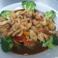 CS5. Thai Garden Pineapple · Shrimp and chicken, cashew nut, pineapple, bell pepper, carrot, onion, and scallion with che...