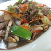 P5. Pepper Steak · Sliced beef is stir-fried with fresh bell peppers, mushrooms, onions, carrots, and scallions.