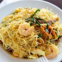 38. Singapore Mei Fun · Rice noodles. Hot and spicy.
